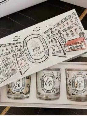 DIPTYQUE Parisian Trio Cafe Chantilly Biscuit Box Set 3 Candles x 70g NEW